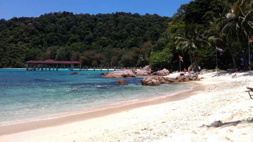 Mooie stranden met pier op de perhentian eilanden