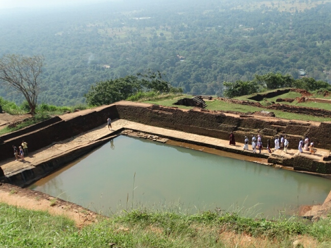 waterbasin top sigiriya leeuwen rots sri lanka