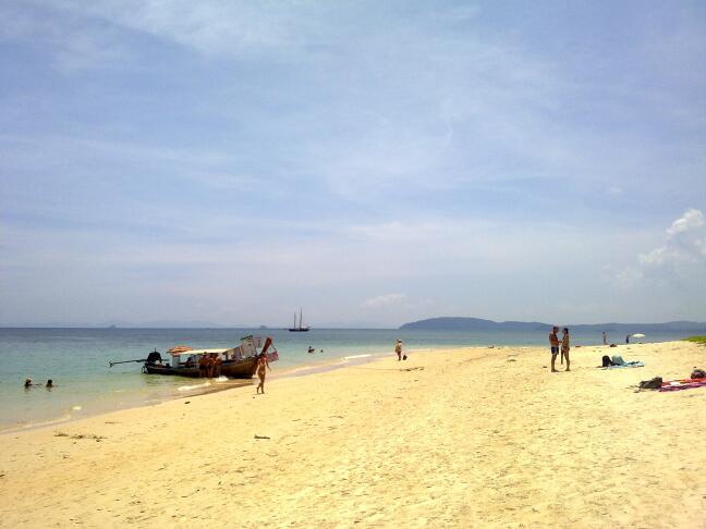 mooi uitzicht op strand railay beach met echt wit zand